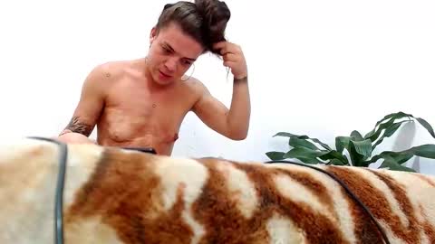 sara_johnson__ online show from 10/17/25, 03:25