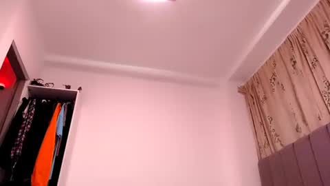 sara_johnson__ online show from 07/01/26, 12:12