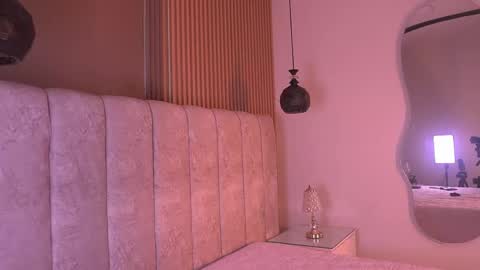 sara_lopee1 online show from 05/05/26, 11:51