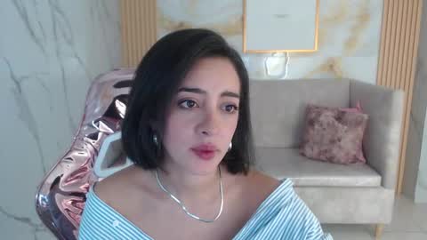 Snapshot of sara_lopez_s chatting on 10/17/25, 01:57 Sara online show from 10/17/25, 01:57