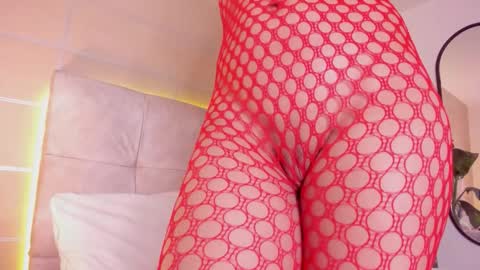 Snapshot of sara_mac_ chatting on 02/01/26, 05:00 Sara online show from 02/01/26, 05:00