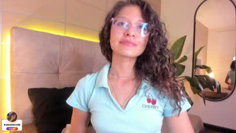 Snapshot of sara_mac_ chatting on 04/04/26, 04:15 Sara online show from 04/04/26, 04:15