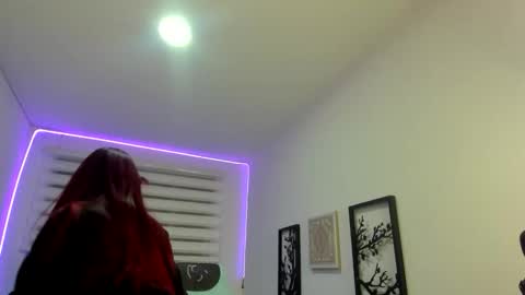 sara_red_x online show from 04/14/26, 03:23