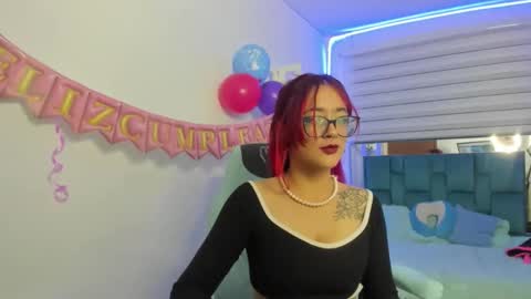 sara_red_x online show from 04/15/26, 05:25