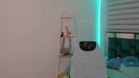 sara_red_x online show from 05/22/26, 03:57
