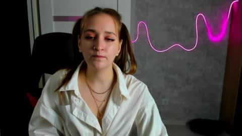 Snapshot of sara_rossse chatting on 05/21/26, 01:40 Sara online show from 05/21/26, 01:40