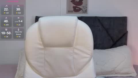 Snapshot of sara_sharma chatting on 10/14/25, 12:17 sara online show from 10/14/25, 12:17