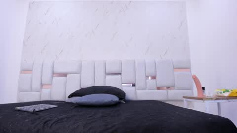 sara_sm1th_ online show from 05/05/26, 12:46