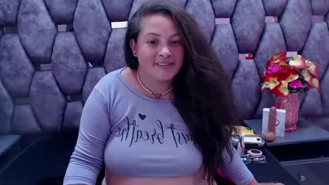 sara_thonson_ online show from 12/15/24, 08:30