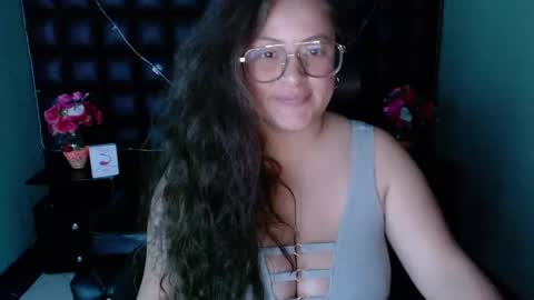 sara_thonson_ online show from 12/27/24, 07:08