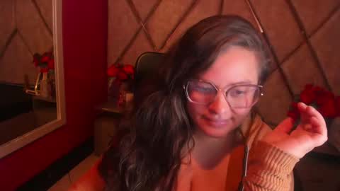 sara_thonson_ online show from 10/01/25, 03:34