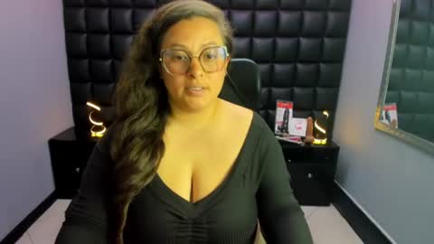 sara_thonson_ online show from 06/30/26, 09:49