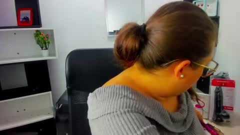 sara_thonson_ online show from 07/07/26, 03:31