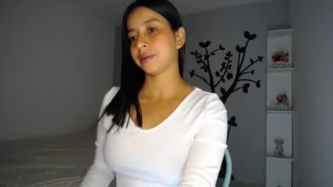 Snapshot of sara_tris chatting on 02/12/25, 01:09 Sara online show from 02/12/25, 01:09