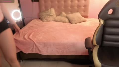 sara_valderrama_ online show from 06/03/26, 11:57