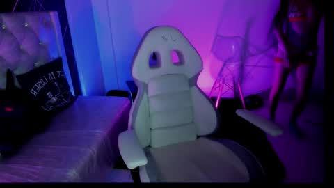 saraa_li online show from 09/23/25, 03:20