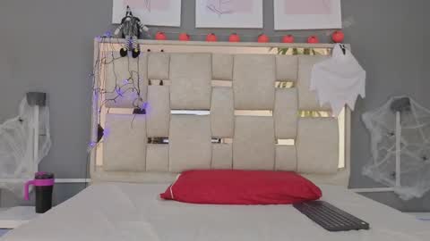 sara online show from 10/24/25, 03:14