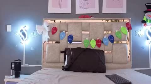 sara online show from 12/23/25, 03:04