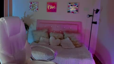 Sarah Ramirez online show from 03/11/25, 02:32