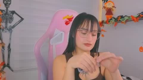 Sarah Ramirez online show from 10/24/25, 04:20