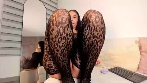 Snapshot of saraaah_fox chatting on 10/24/25, 05:15 Sarah online show from 10/24/25, 05:15