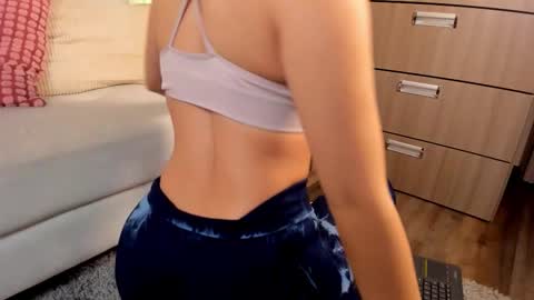 Snapshot of saraaah_fox chatting on 12/16/25, 02:38 Sarah online show from 12/16/25, 02:38