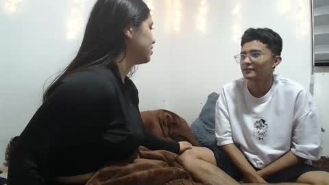 Snapshot of saraandthomas chatting on 01/11/25, 02:41 sara and thomas online show from 01/11/25, 02:41