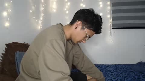 Snapshot of saraandthomas chatting on 01/30/25, 03:00 sara and thomas online show from 01/30/25, 03:00