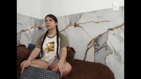 Snapshot of saraandthomas chatting on 11/06/25, 09:37 sara and thomas online show from 11/06/25, 09:37