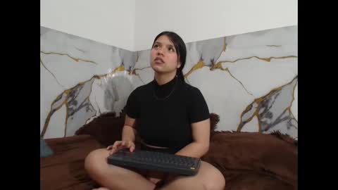 Snapshot of saraandthomas chatting on 11/20/25, 12:00 sara and thomas online show from 11/20/25, 12:00