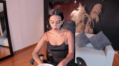 Snapshot of saracorraless chatting on 02/03/25, 07:00 Sara Everyday From 1430 to 2130 Col Time online show from 02/03/25, 07:00