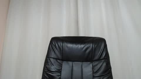 saradorj92 online show from 04/28/26, 02:27