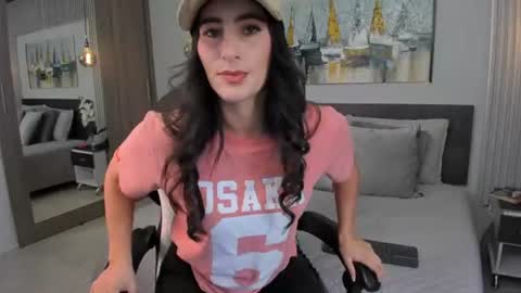 Snapshot of saragomez_1 chatting on 06/17/26, 01:45 Sara Gomez online show from 06/17/26, 01:45