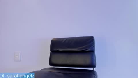 Snapshot of sarah_angelz chatting on 11/19/25, 05:35 Sarah online show from 11/19/25, 05:35