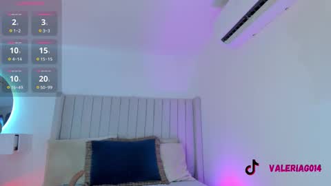 Sarah Bonneth online show from 11/22/25, 11:09