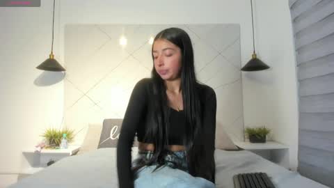sarah_collens_ online show from 06/09/26, 10:49