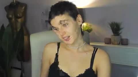 Sarah online show from 10/19/25, 01:45