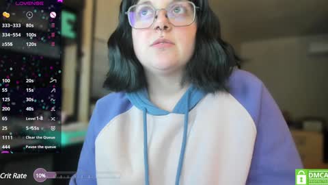 Snapshot of sarah_e_xx chatting on 12/13/24, 06:10 Sarah online show from 12/13/24, 06:10