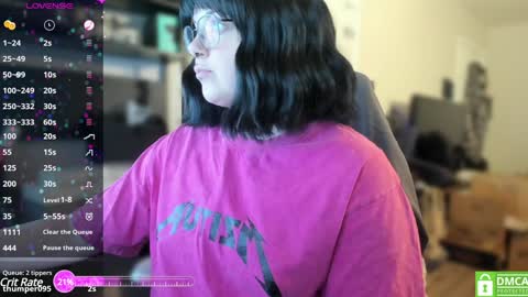 Snapshot of sarah_e_xx chatting on 12/15/24, 12:07 Sarah online show from 12/15/24, 12:07