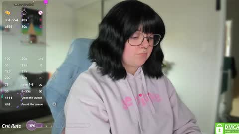 Snapshot of sarah_e_xx chatting on 02/12/25, 09:43 Sarah online show from 02/12/25, 09:43