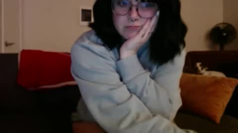 Snapshot of sarah_e_xx chatting on 03/12/25, 02:09 Sarah online show from 03/12/25, 02:09