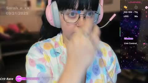 Snapshot of sarah_e_xx chatting on 09/22/25, 01:07 Sarah online show from 09/22/25, 01:07