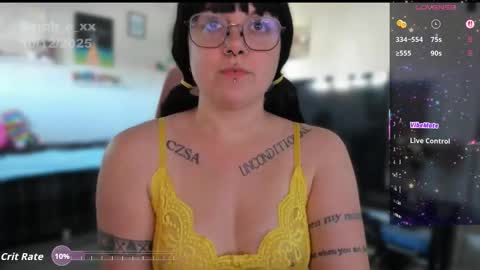 Snapshot of sarah_e_xx chatting on 10/12/25, 04:39 Sarah online show from 10/12/25, 04:39