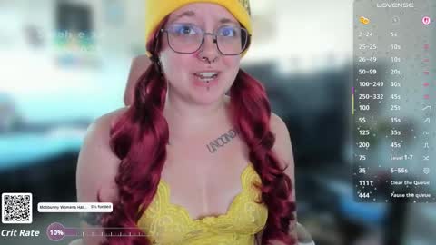 Snapshot of sarah_e_xx chatting on 10/26/25, 05:08 Sarah online show from 10/26/25, 05:08