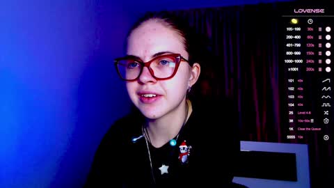 Snapshot of sarah_hs chatting on 12/19/24, 04:57 Sarah online show from 12/19/24, 04:57