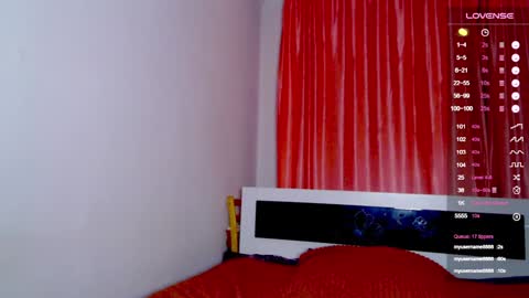 Snapshot of sarah_hs chatting on 12/30/24, 04:08 Sarah online show from 12/30/24, 04:08