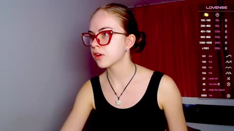 Snapshot of sarah_hs chatting on 01/10/25, 11:54 Sarah online show from 01/10/25, 11:54