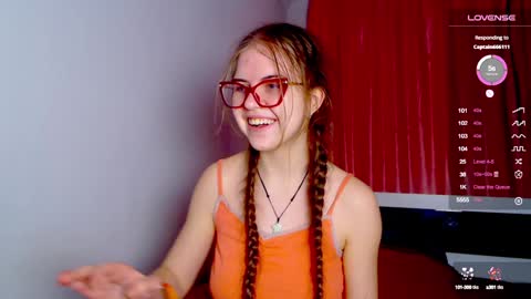 Snapshot of sarah_hs chatting on 01/16/25, 01:14 Sarah online show from 01/16/25, 01:14