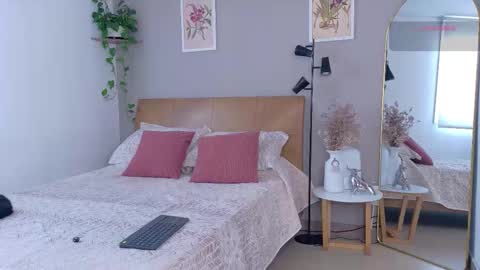 sarah_rayy online show from 11/12/25, 05:46