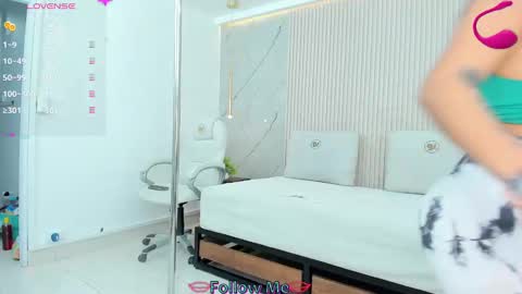 Snapshot of sarah_sanz chatting on 03/12/25, 06:00 sarah online show from 03/12/25, 06:00